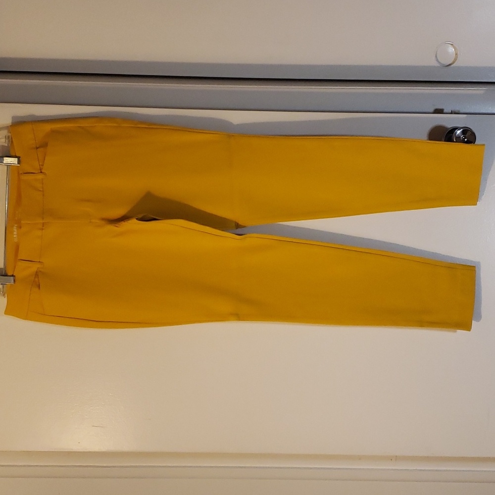 Gold/yellow skinny Pixie pants. Old Navy. Size 10, nwot